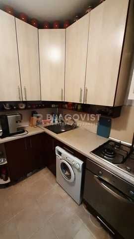 3к.Метро Святошин-10 хв.Вул.Депутатська,13.