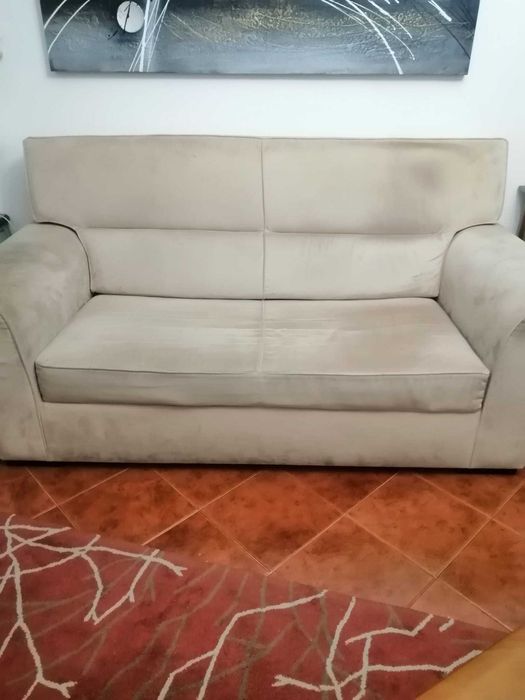 Sofá 3 Lugares – Muito Confortável e em Bom Estado