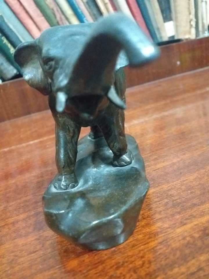 Przedwojenna figura słonia