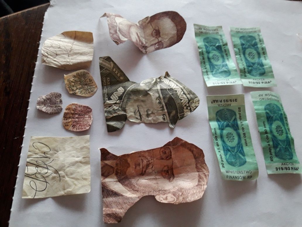 Resztki starych banknotów I znaczkow