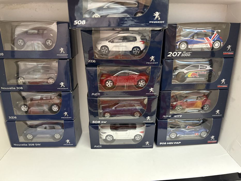 Kolekcja samochodow resorakow modele peugeot