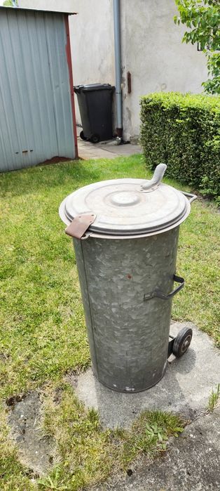 Kosz na śmieci stal