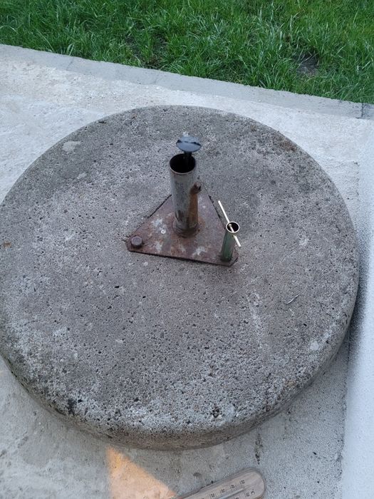Solidny mocny betonowy stojak pod parasol