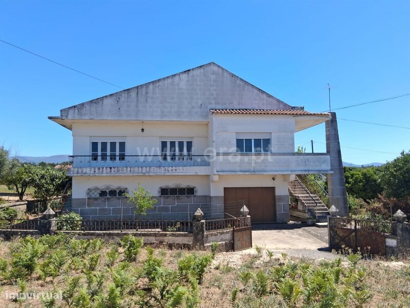 Moradia Isolada T3 / Seia, Tourais