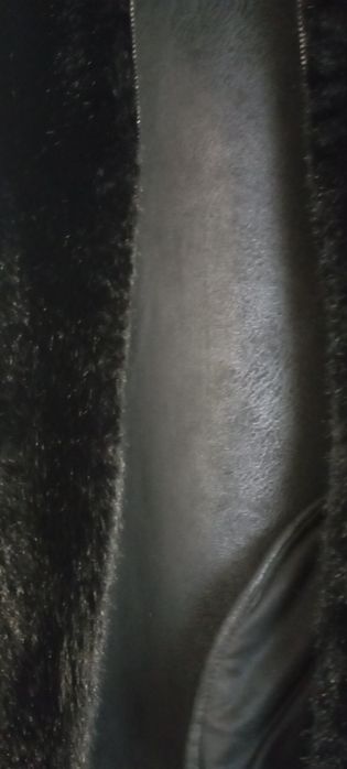 Суперова норкова шубка з екохутра чорного кольору.