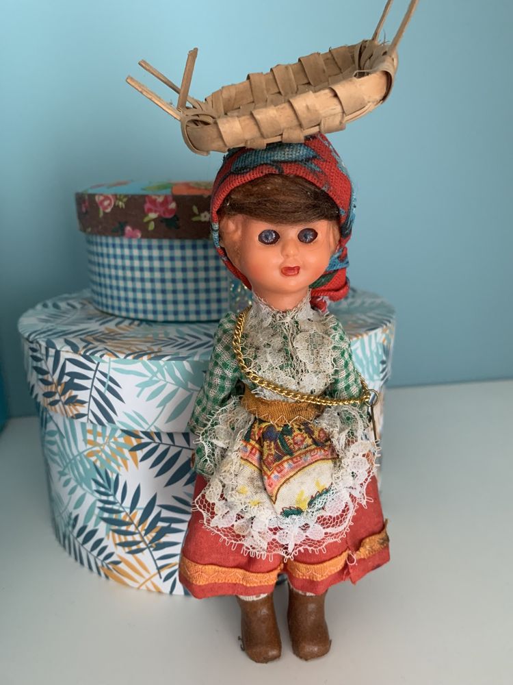 Boneca antiga típica - Varina