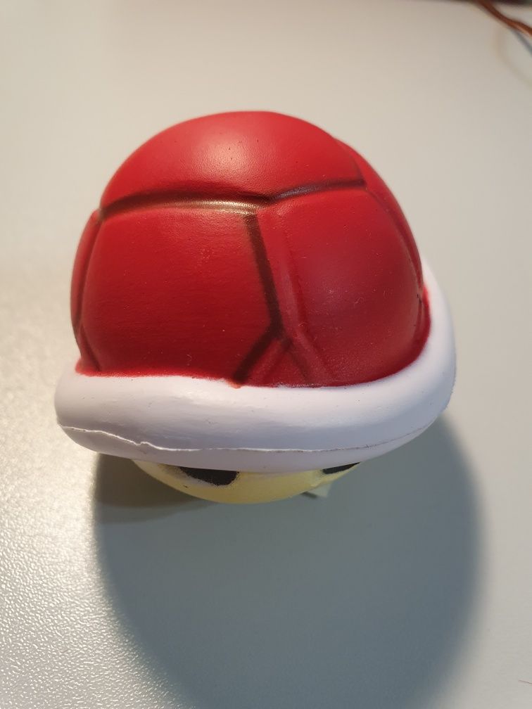 Super Mario figurka antystres nintendo luigi red sheel