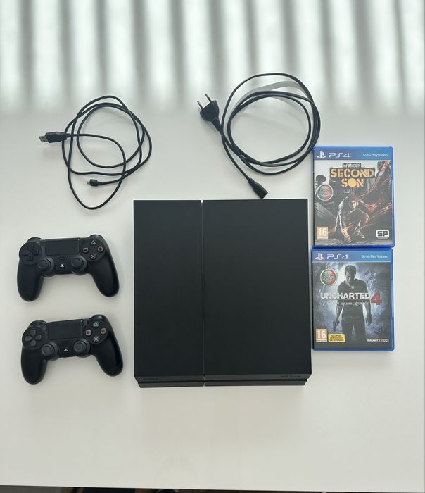 Playstation 4 + 2 comandos
