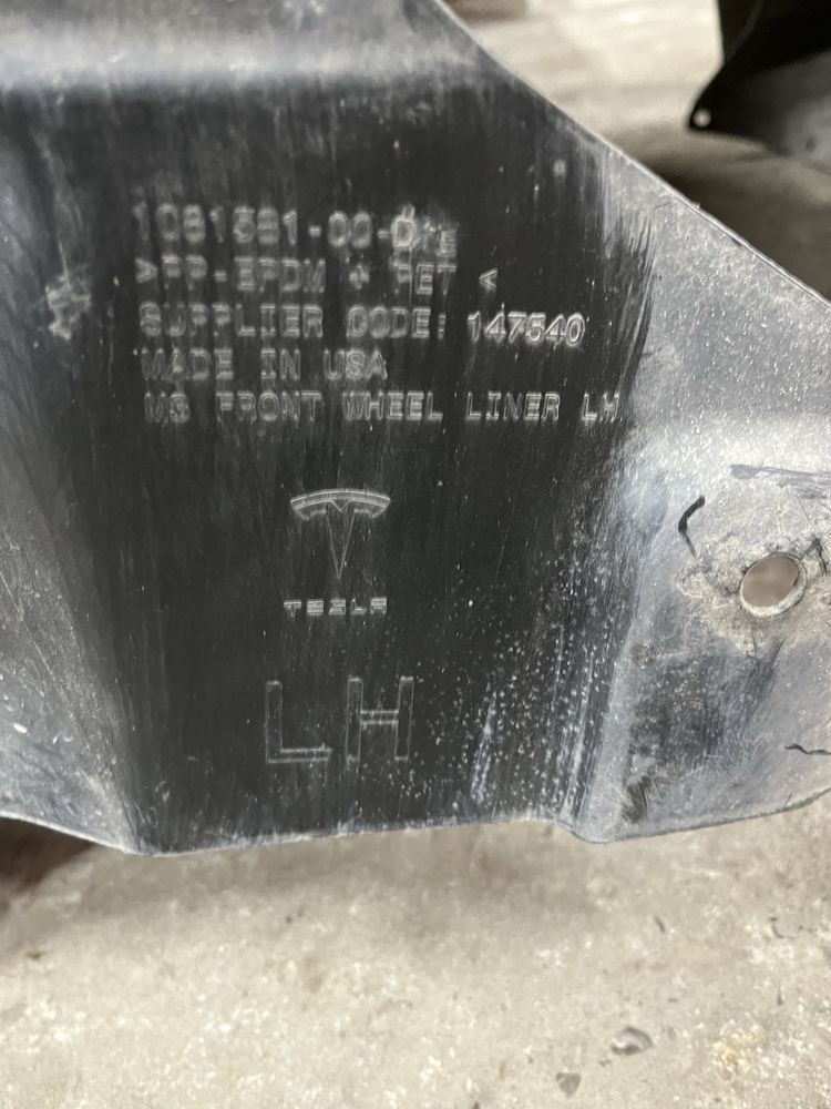 Підкрилок підкрильник Оригінал перід зад tesla model 3