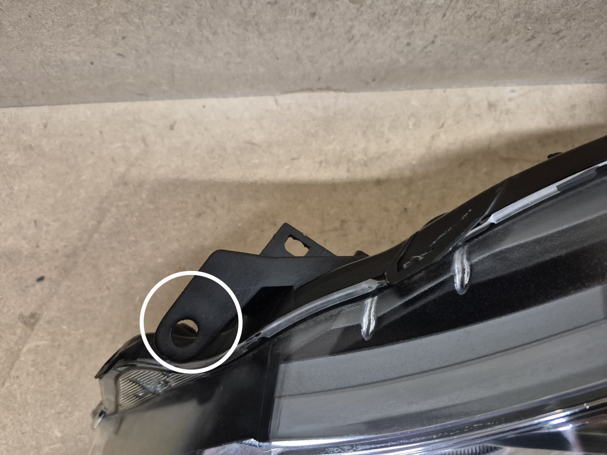 Lampa reflektor toyota Yaris 3 bez led lewy europa