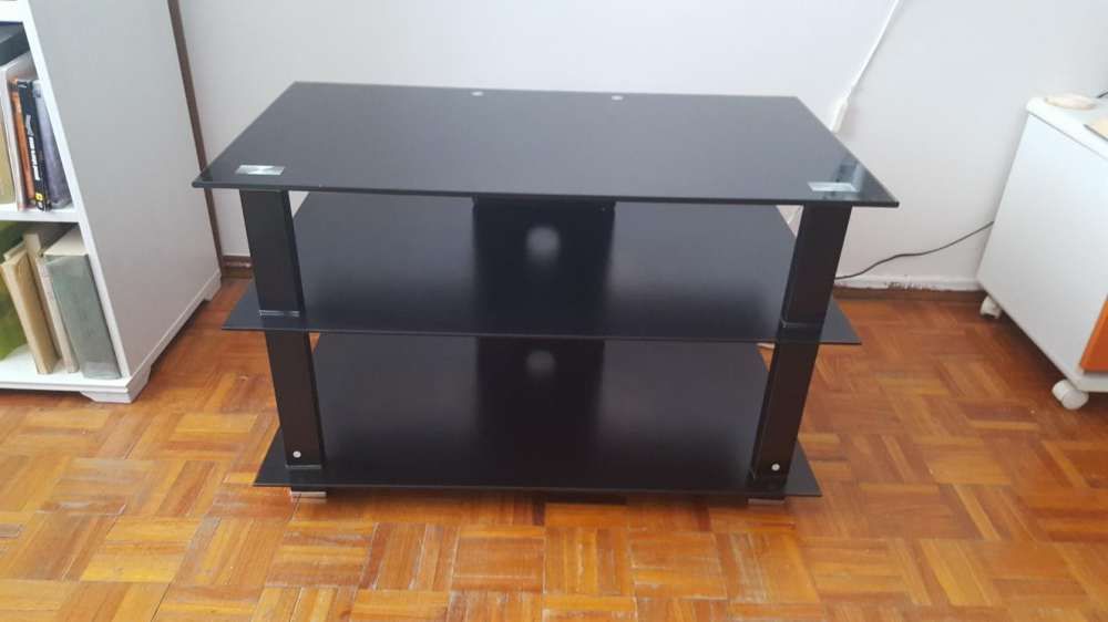 Vendo mesa de Tv em vidro temperado