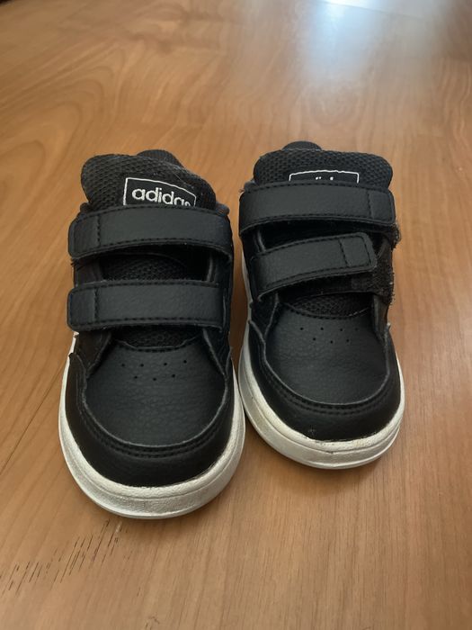 Sapatilhas de crianca