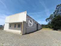 Armazém com 4 frentes, em Terroso