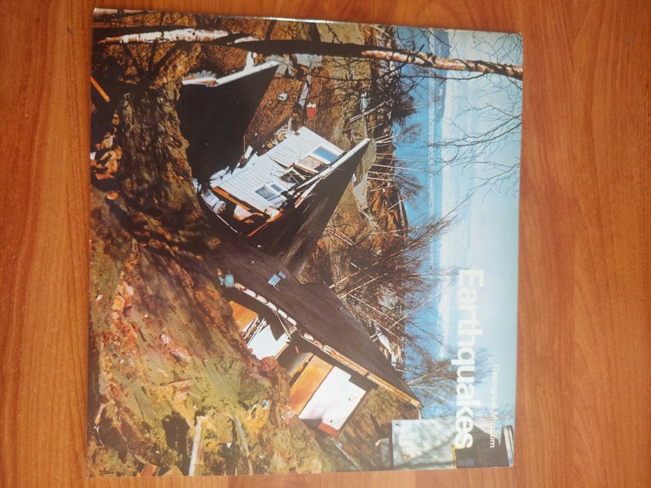 Livro Earthquakes  Geological Museum