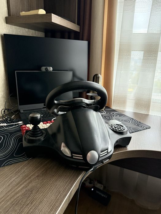 Продам ігровий руль Sven