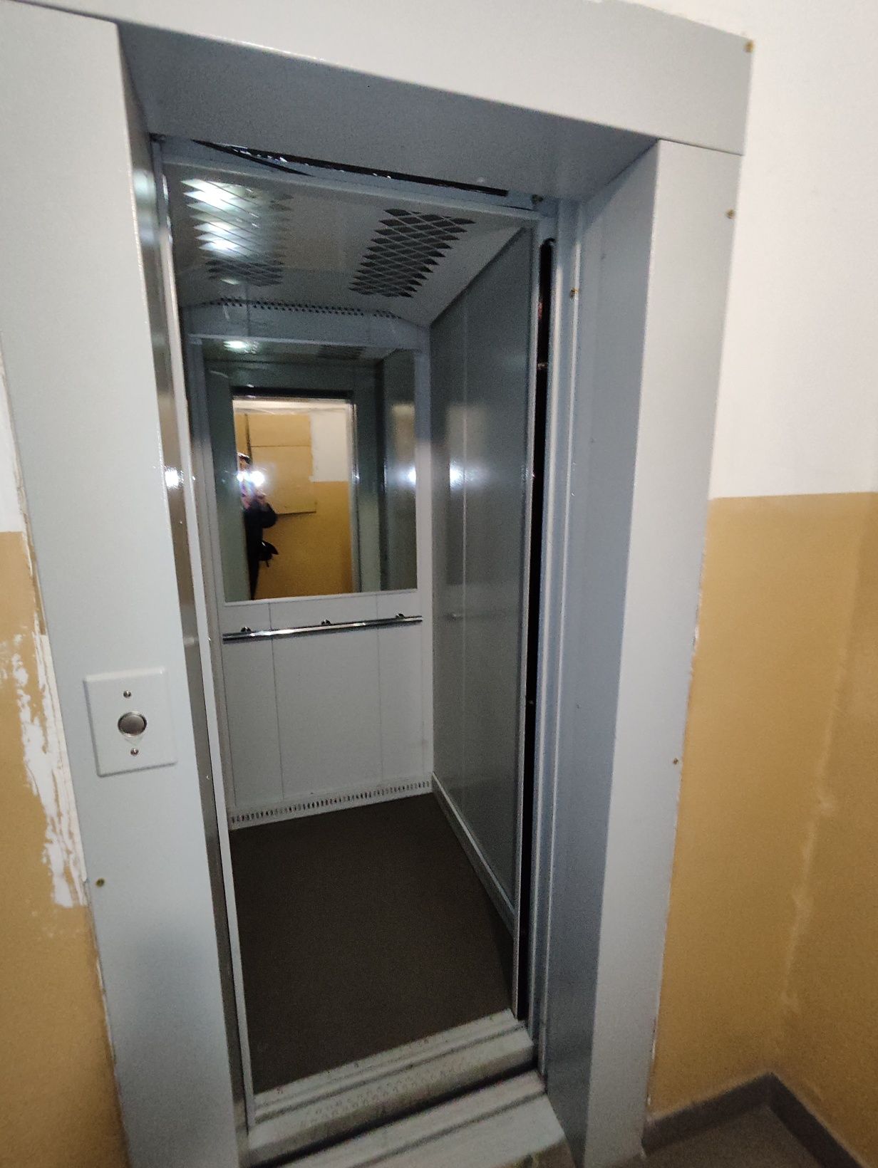 Код44Продам 3к квартиру в высотном кирпичном доме в районе Дома мебели