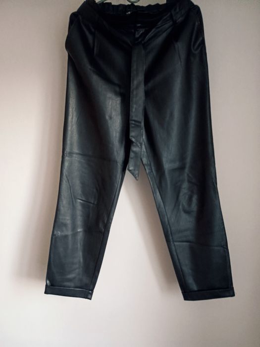 Продам женские кожаные штаны.