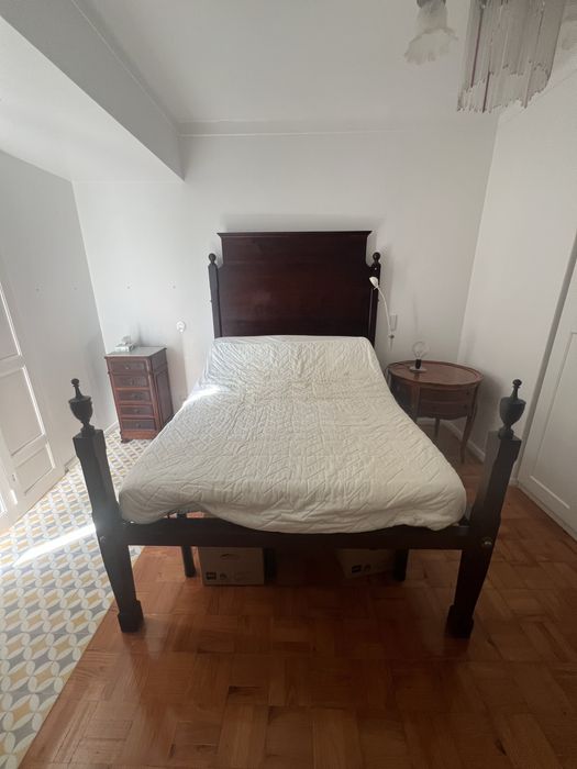 Cama articulada de casal em madeira maciça vintage