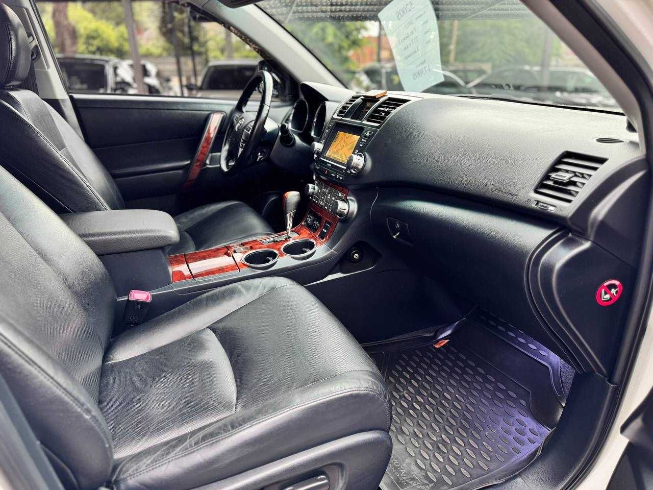 Toyota Highlander Офіційний 2012
