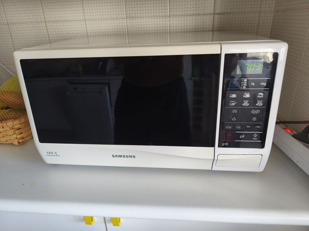 Microondas Samsung GE732K 20L