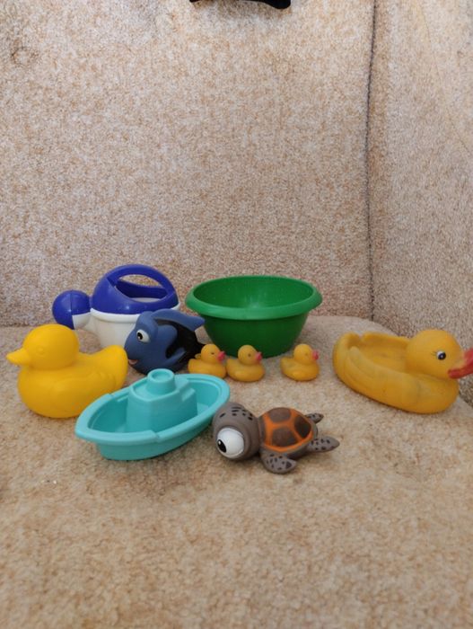 Игрушки для купания малыша