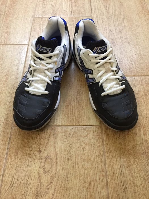 Продаю кроссовки asics