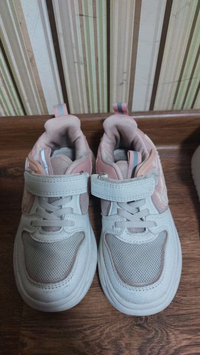 Продам Крассовки для Девочек