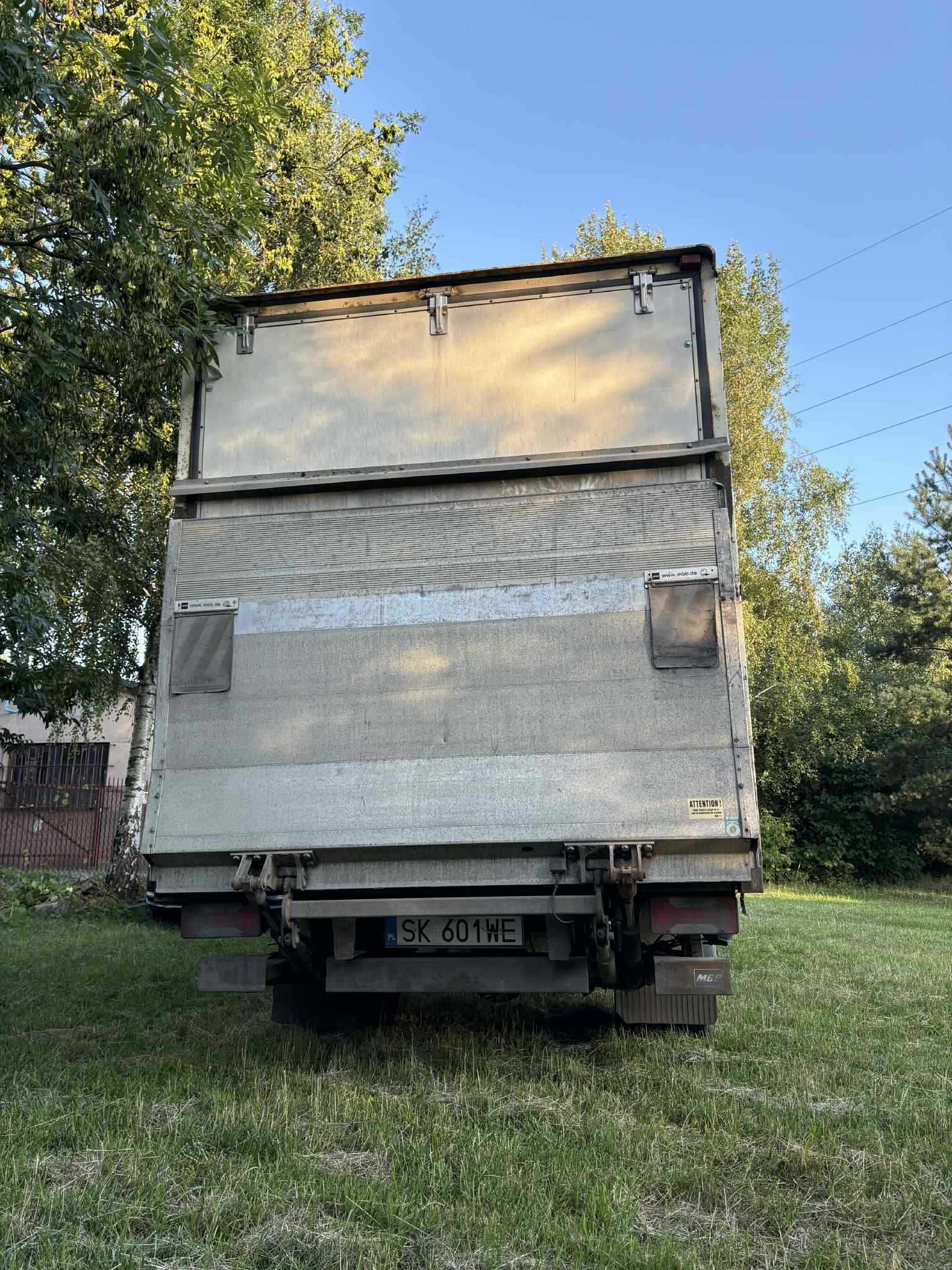 Iveco Daily 35C12 z kontenerem i winda