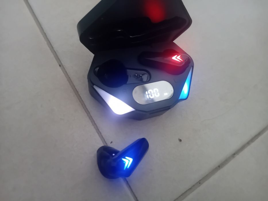 Fones wireless com caixa