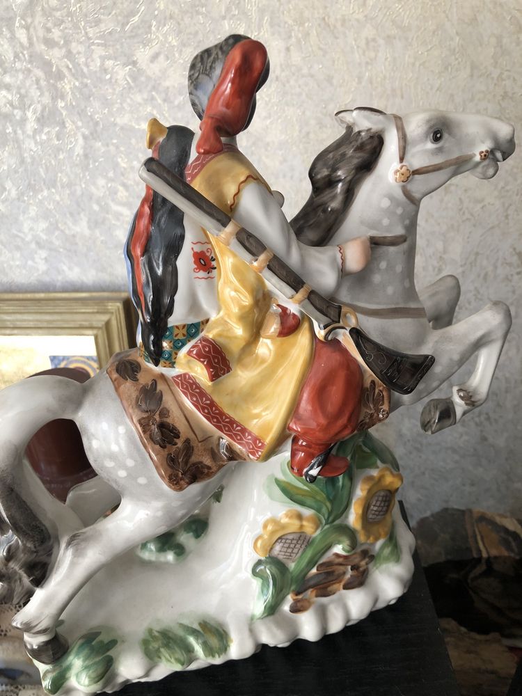 Статуэтка Киев Влюбленные козак и девушка на коне
