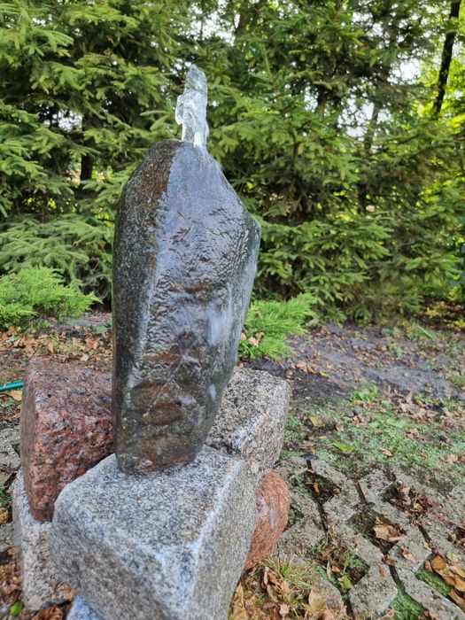 Kamień fontanna ogrodowa