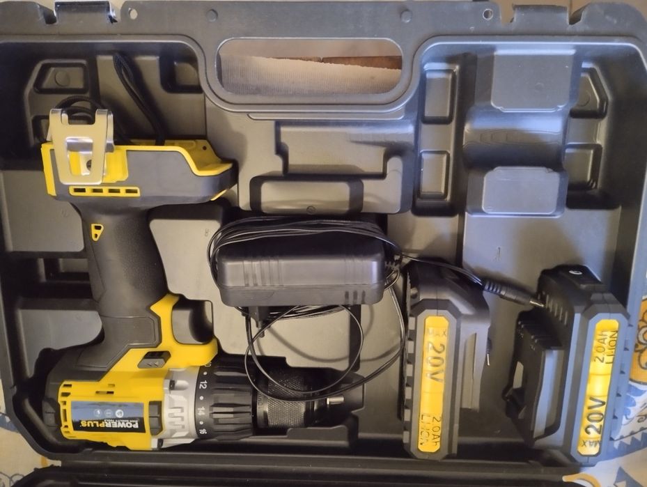 Ударний шуруповерт