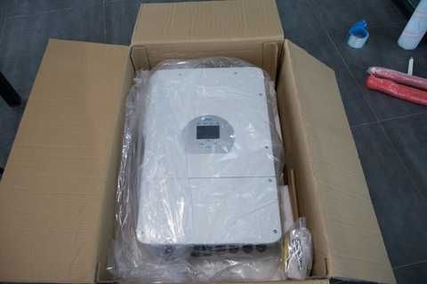 Гібридний інвертор Deye SUN-6K-SG03LP1-EU Дея 6квт Інвертор