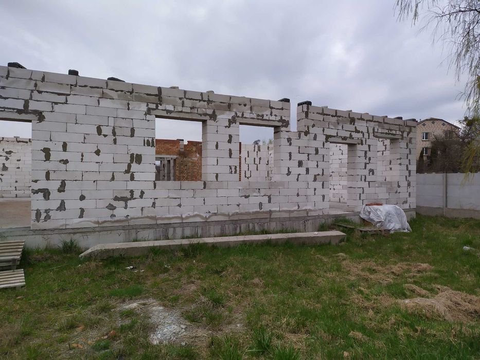 Недобудоване комерційне приміщення в с.Городище