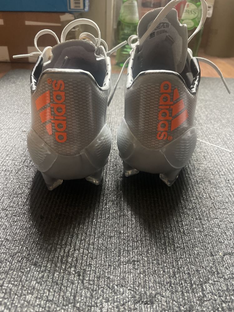 Nova chuteira Adidas com etiqueta
