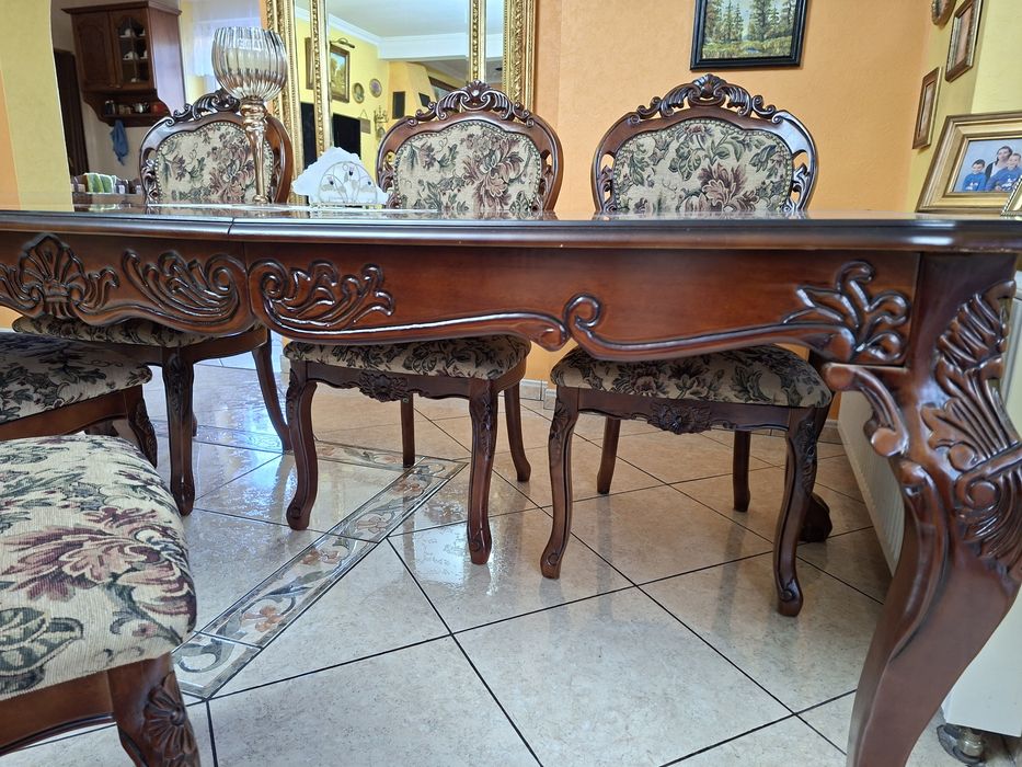 Stół  6 krzeseł i dwa krzesła królewskie
