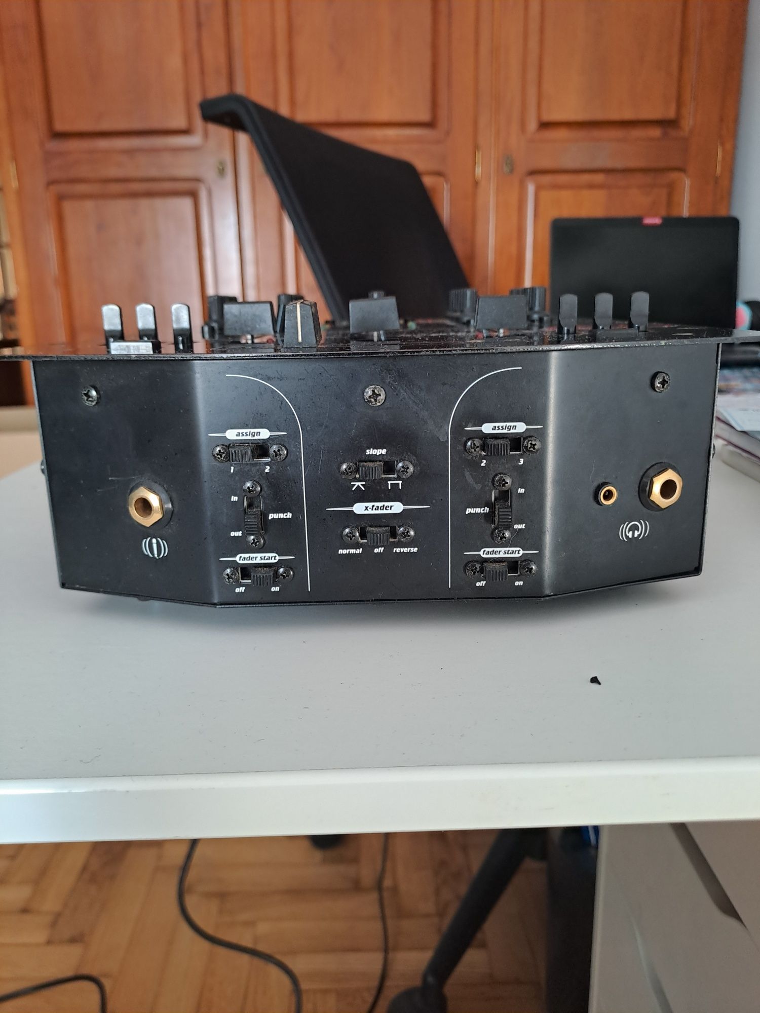 Mesa mistura Numark DM3002X