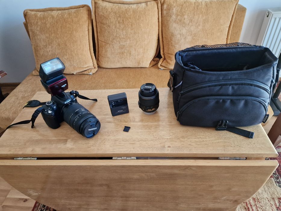Nikon D5000, 2 obiektywy, teleobiektyw, lampa, lustrzanka
