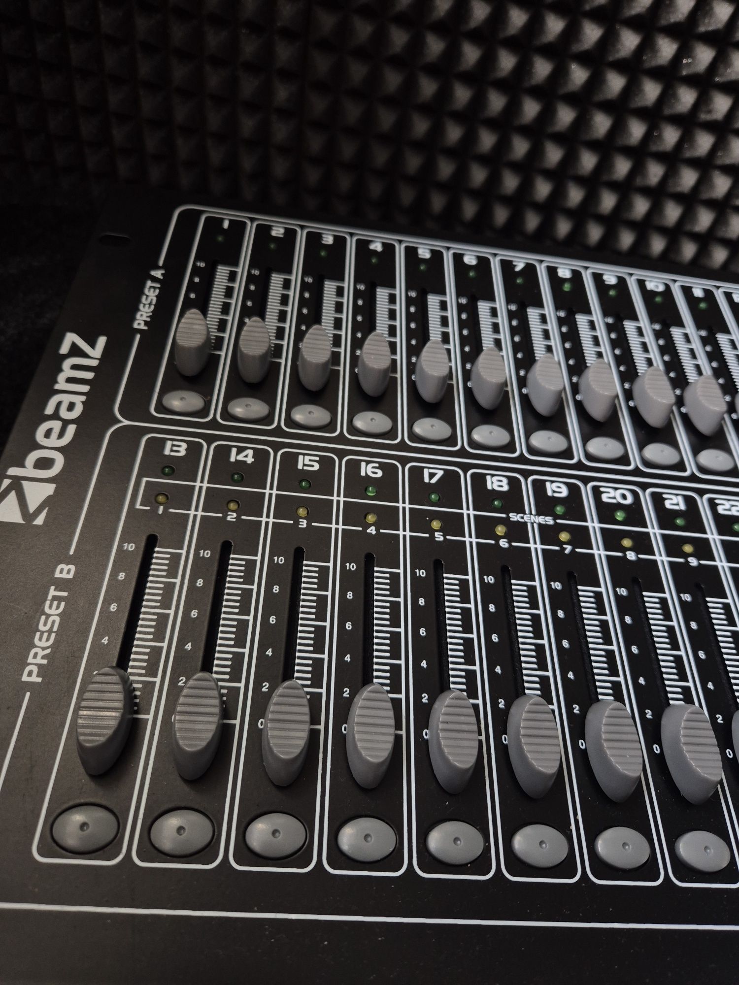 DMX kontroler BeamZ DMX024 scene setter