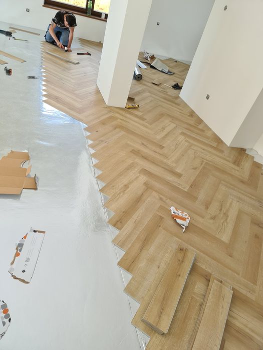 Montaż paneli laminowanych i winylowych od 17 zł/m²