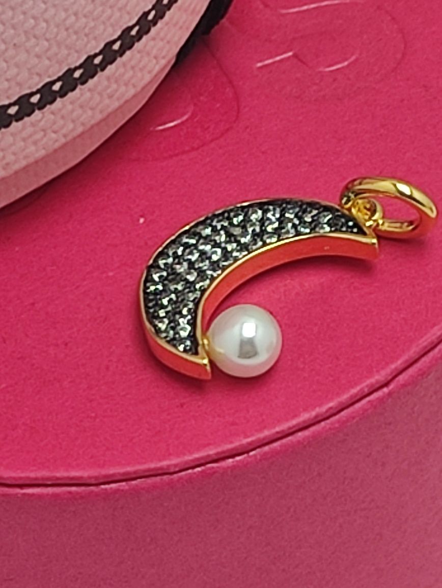 Wisiorek z żółtego srebra vermeil 925 z perłą i cyrkoniami