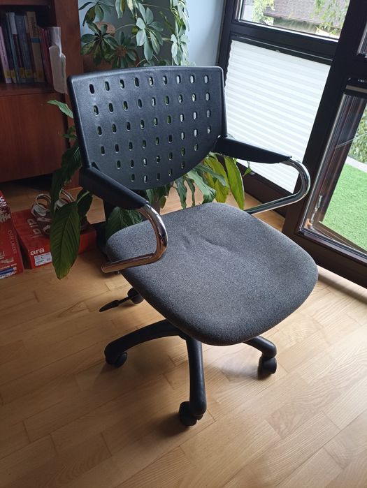 Aktualne! Krzesło biurowe uszkodzone