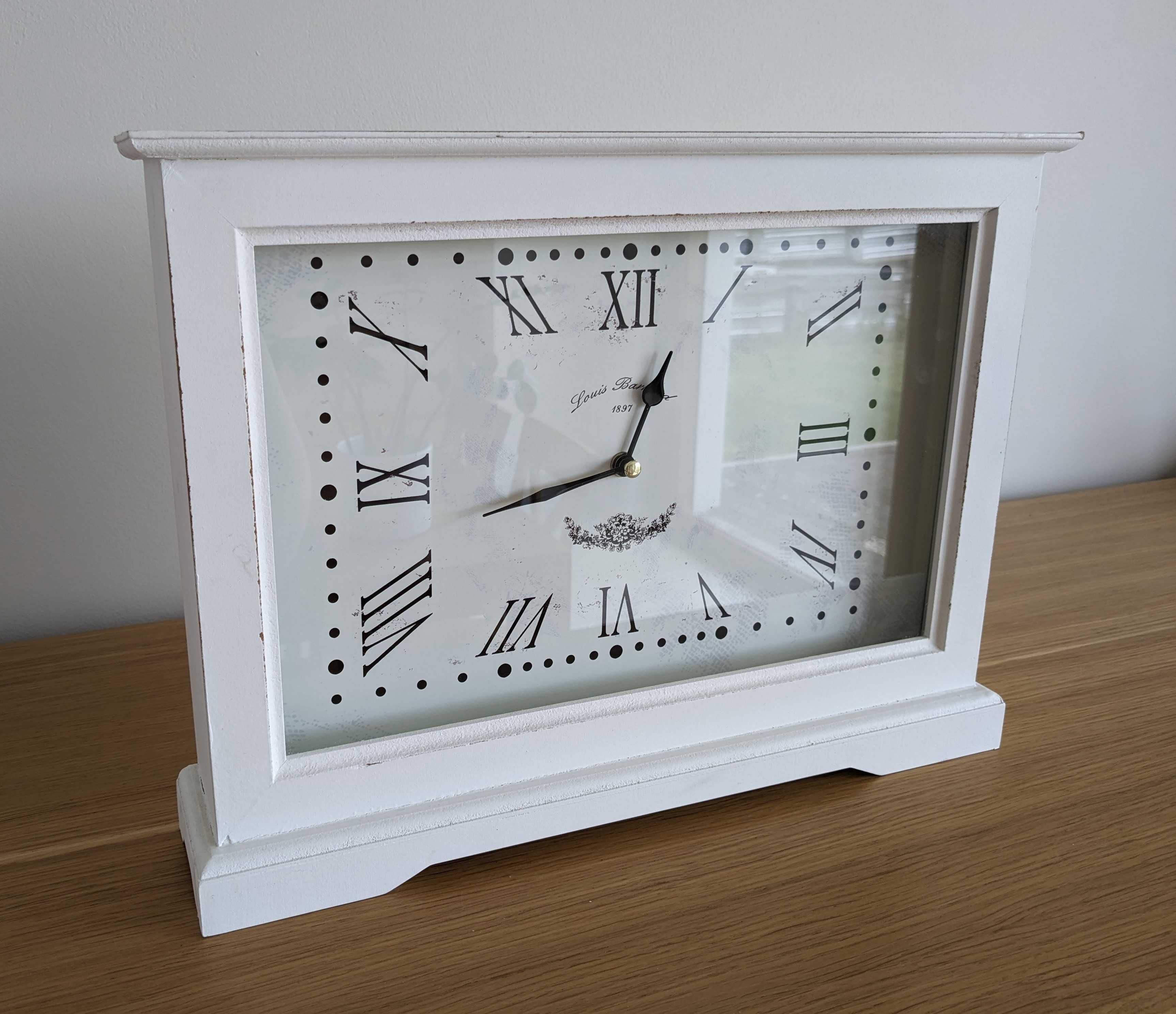 duży zegar stojący drewniany zegarek retro vintage biały 40 x 29 cm