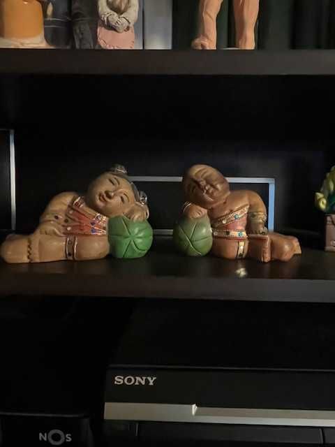 Budas em madeira - suporte para livros