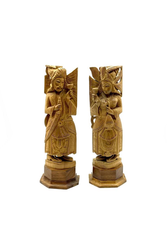 Dois budas tailandeses esculpidos em madeira
