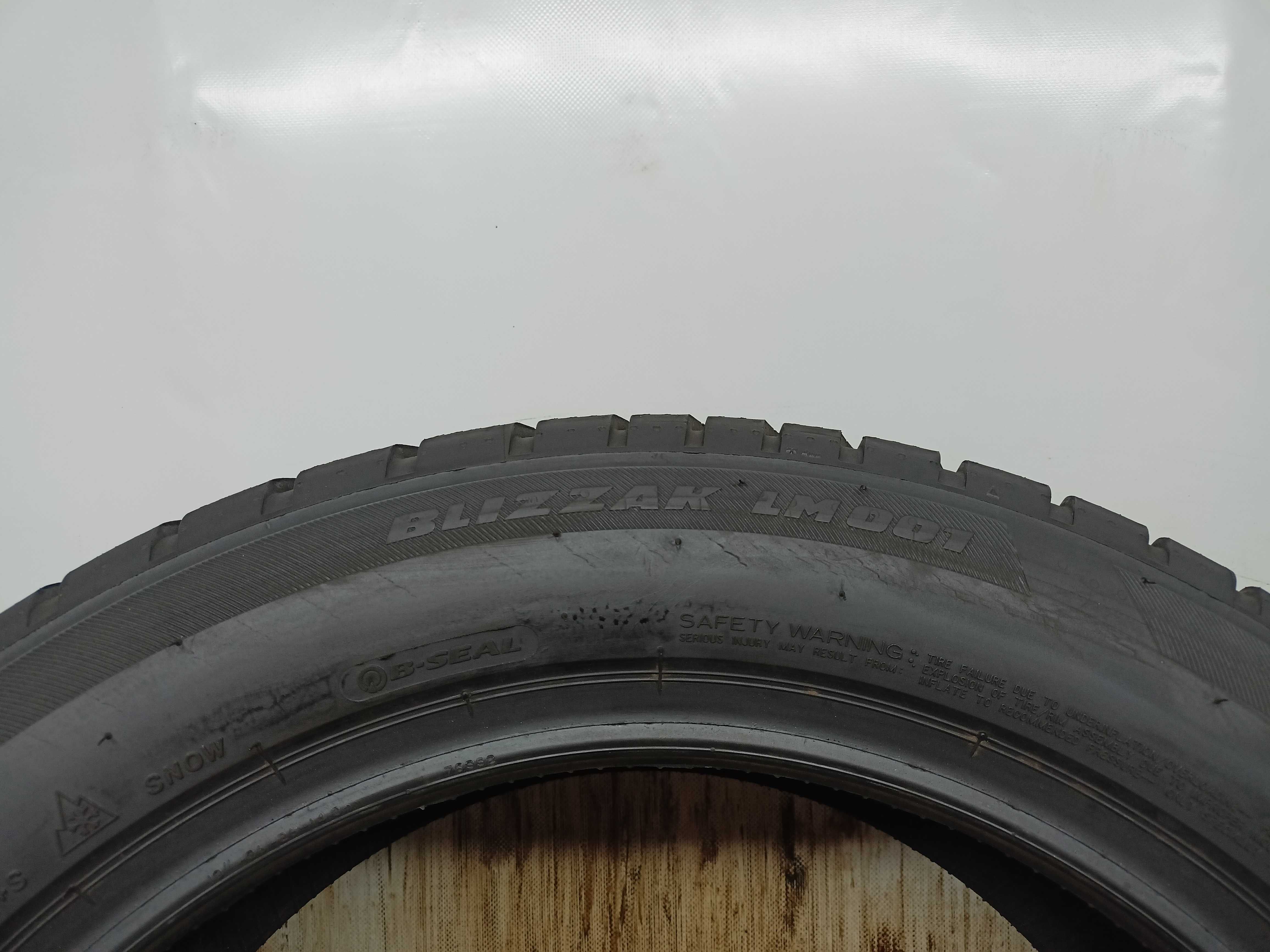 Bridgestone Blizzak LM001 215/55/18 2023r. 95T 7,8mm (1714)