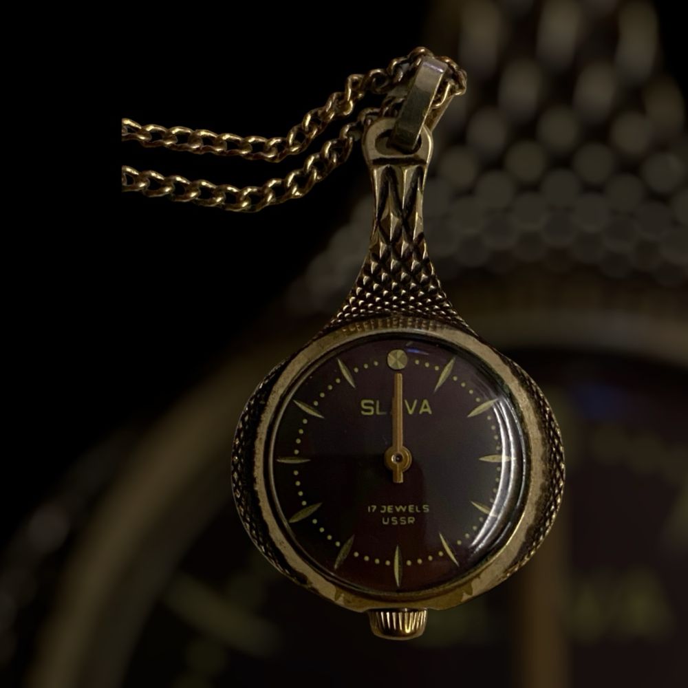 Zegarek damski SLAVA na łańcuszku