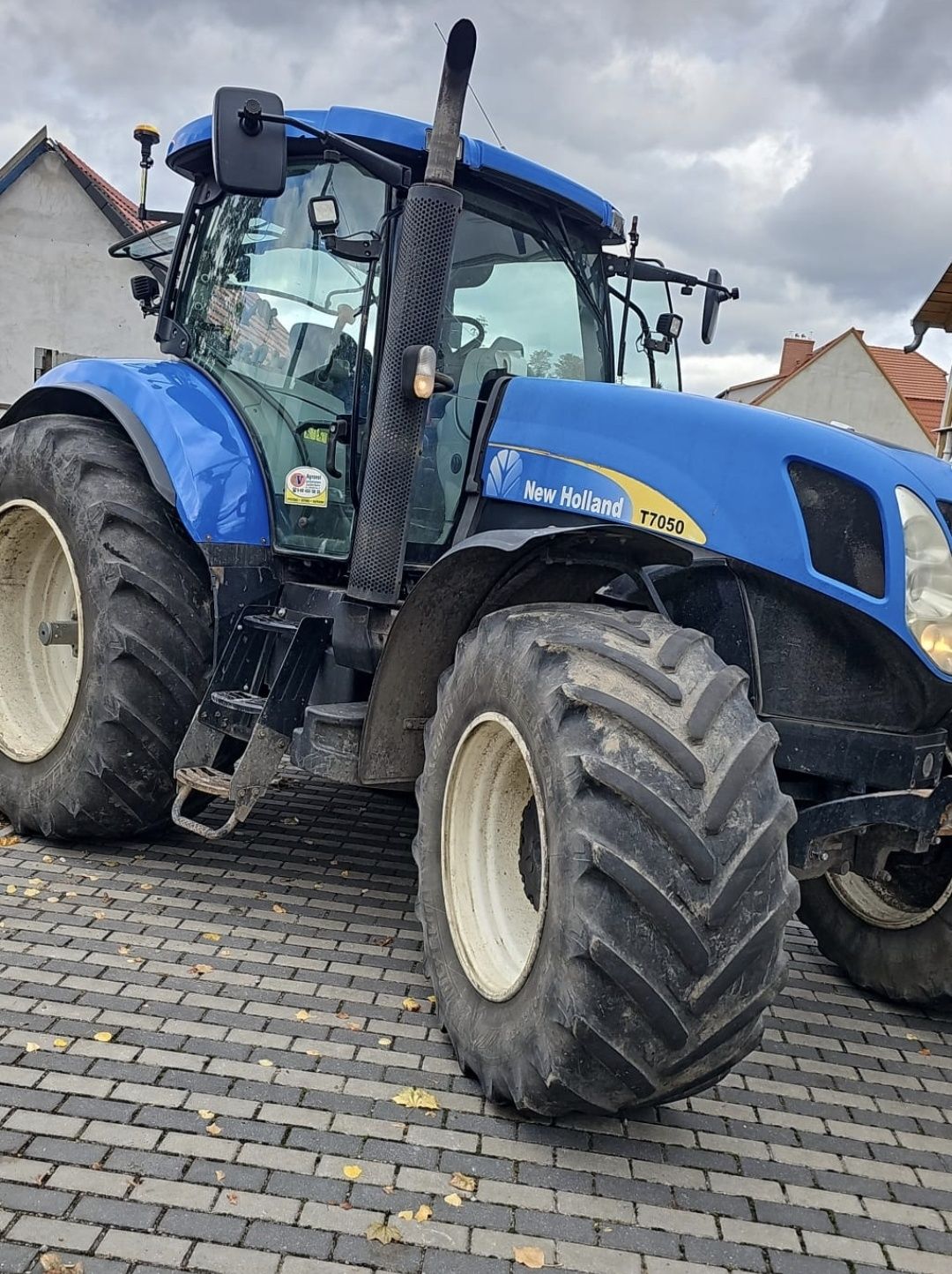 New holland t 7050