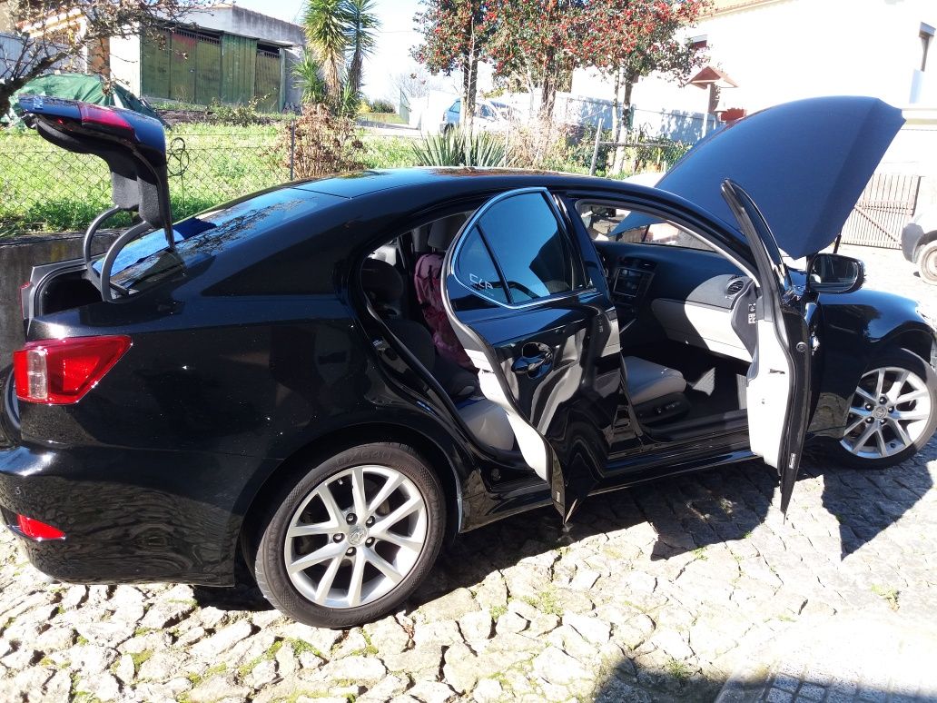 Lexus is 200d 150cv