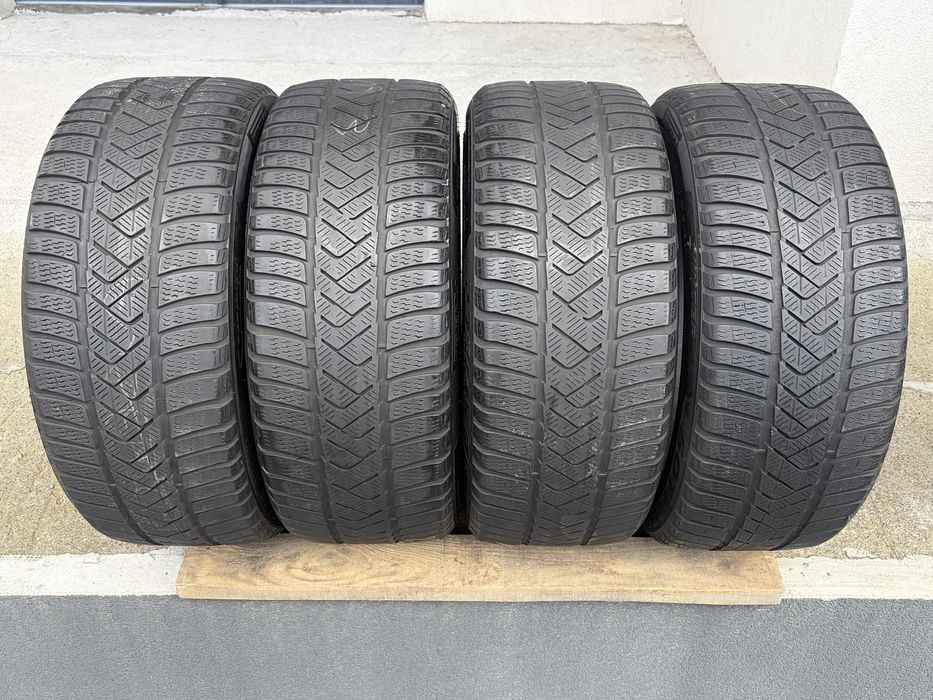 Шини зимові PIRELLI 235/45 R18, 2023 р.в. (Гума, резина)